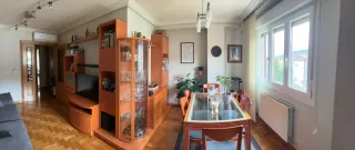 Mueble de salón.mesa y sillas. Regalo 2 lámparas