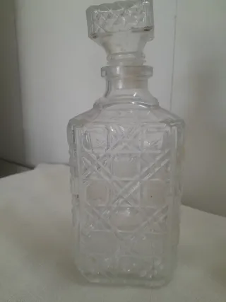 2 bottiglie vintage in rilievo