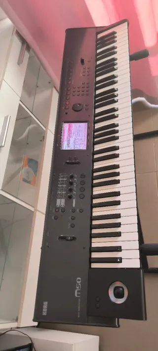 Korg m50 Workstation 73 Teclas