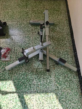 Desmontadora y equilibradora de ruedas de moto