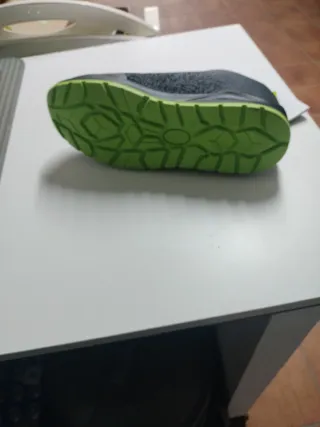 Botas de seguridad nuevas a estrenar 42, paredes