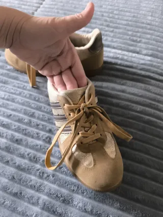 Zapatillas Adidas Niña Beige y Dorado