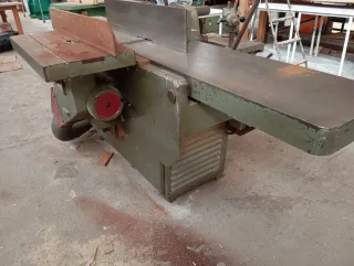 Máquina cepilladora de carpintería