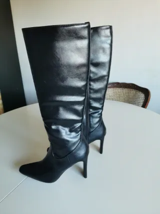 Botas altas negras Sfera