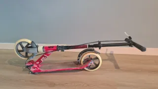 Patinete casi nuevo para niños y adultos