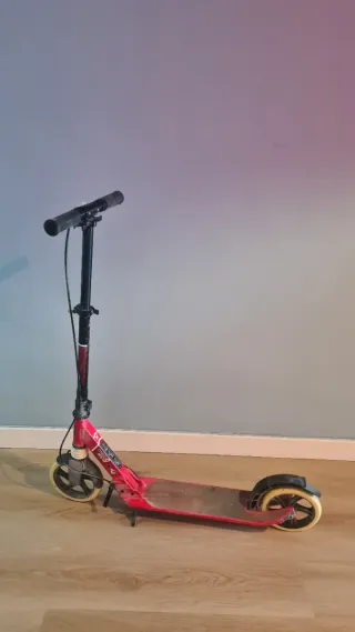 Patinete casi nuevo para niños y adultos