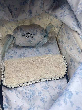 Coche de muñecas clásico