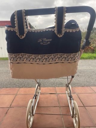 Coche de muñecas clásico