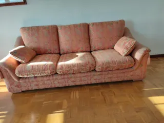 Sofá 3 plazas estampado floral rosa
