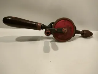 Taladro de mano antiguo