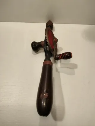 Taladro de mano antiguo