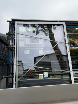 Balconera aluminio bicolor. Medidas: 2970 x 2140