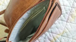 Bolso de piel marrón