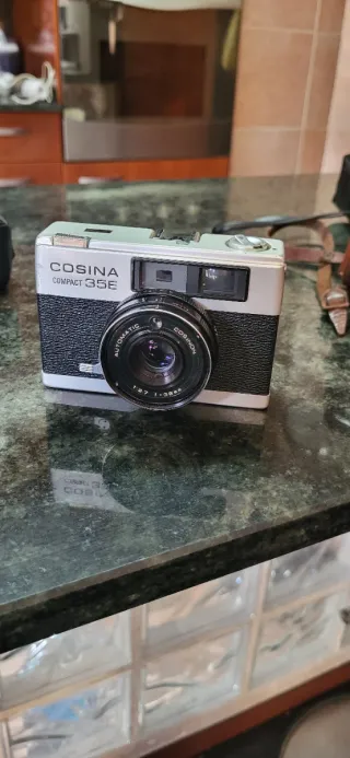 Cámara Cosina Compact 35E 35mm