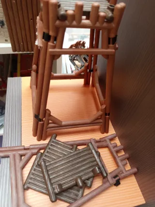 Torre Playmobil incompleta