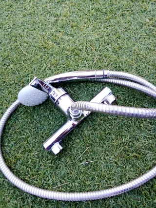 Grifería de baño con ducha de mano