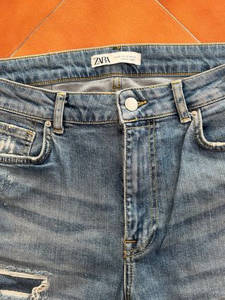 Pantalón Vaquero Skinny Zara Desgastado