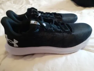 Zapatillas Under Armour originales a estrenar.