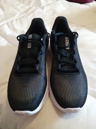 Zapatillas Under Armour originales a estrenar.