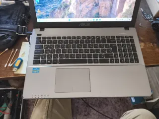 Portátil ASUS i3 3ª Gen 6GB RAM 240GB SSD