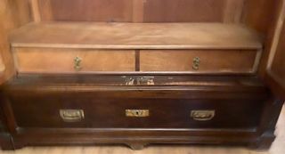 Armario antiguo de madera