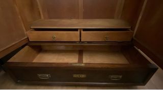 Armario antiguo de madera