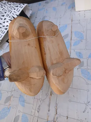 Zuecos de madera tallada talla 35