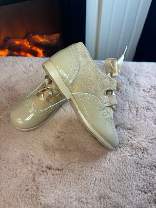 Blucher infantil beige T.25