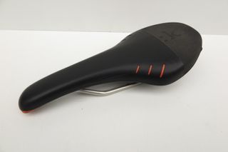 Sillín Fizik Tundra Negro/Naranja