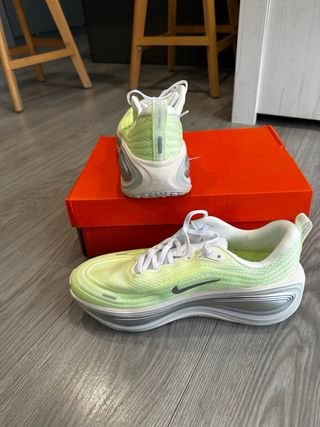 Nike Vomero 18 Plus Verde/Blanco