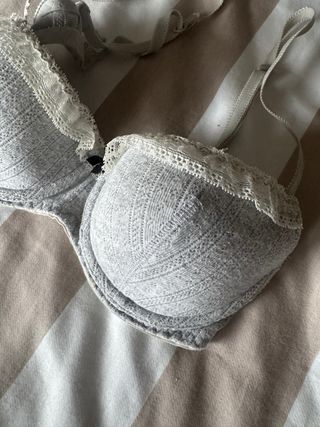 Sujetador gris con encaje