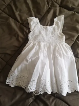Vestido branco infantil com bordado