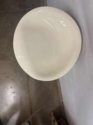 Taburete elevable crema con reposapiés