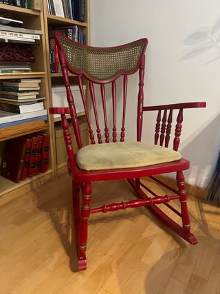 Silla mecedora antigua madera y ratán