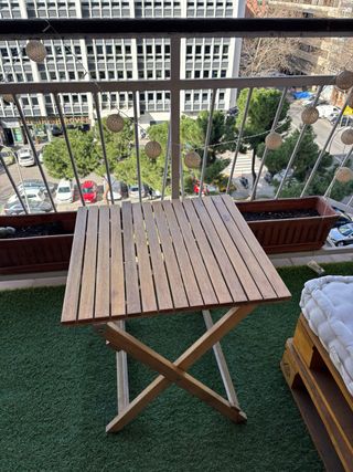 Tavolo pieghevole in legno per terrazzo