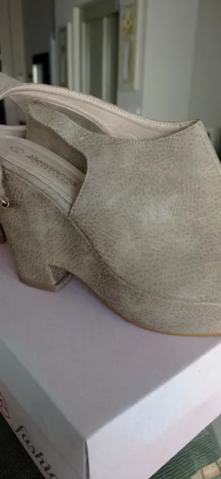 Sandalia cuña tacón Bosanova beige señora