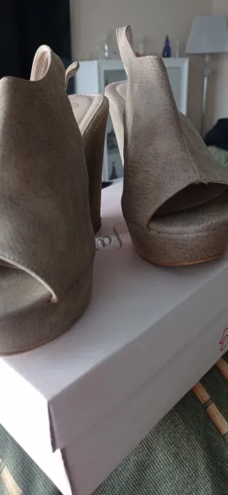 Sandalia cuña tacón Bosanova beige señora