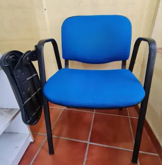Vendo dos sillas de oficina azul con pala