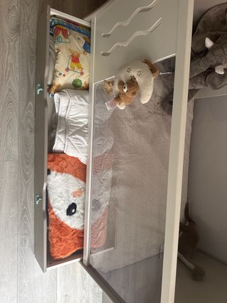 Cuna convertible en cama infantil