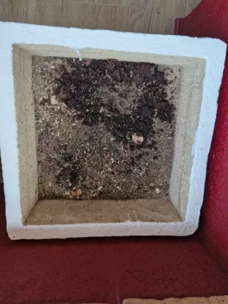 Jardinera de granito 40x40 con pies