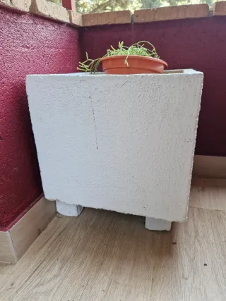 Jardinera de granito 40x40 con pies