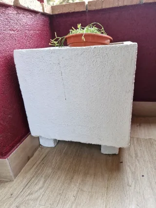 Jardinera de granito 40x40 con pies