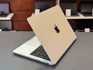 MacBook Pro M3 Pro / 36 Gb / 1 Tb - GARANTIA