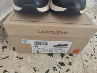 Mocasines Latouche negros con detalle metálico