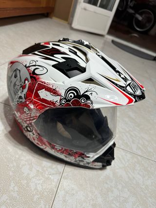 Casco de moto integral blanco y azul