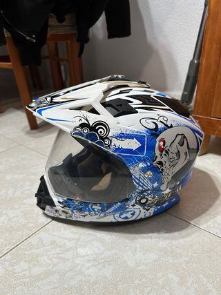 Casco de moto integral blanco y azul
