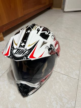 Casco de moto integral blanco y azul