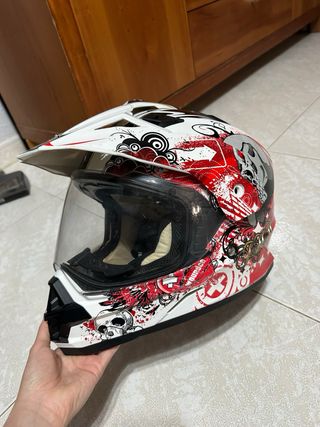 Casco de moto integral blanco y azul