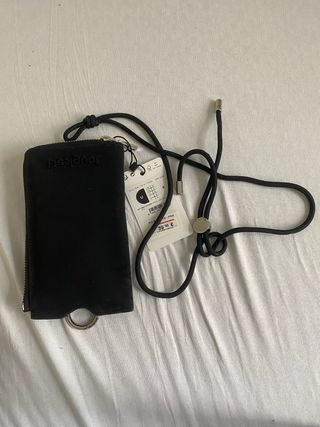 Cartera móvil Desigual negra