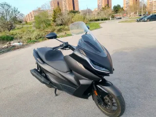 Zontes E350 2024 Maxi Scooter Negra